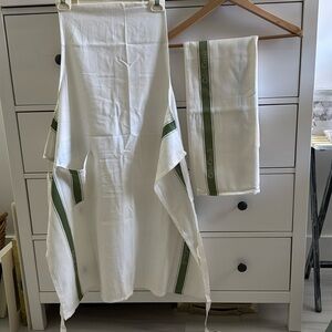Fratelli Carli Olio Carli Tea Towel and Apron Set
NIB